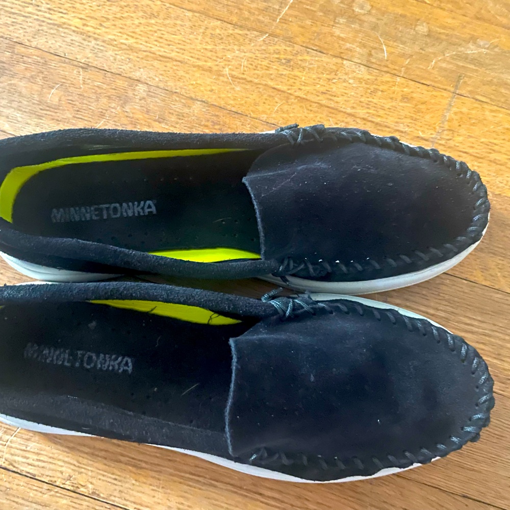 Minnetonka Discover Classic Moccasins for Ladies